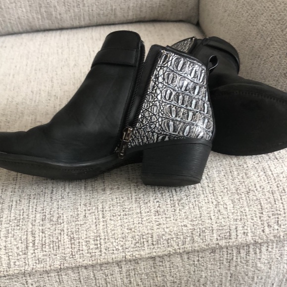 Sam Edelman Black leather booties with pattern by Circus   Size 7.5 - Picture 6 of 7